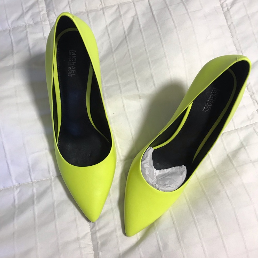 Michael Kors Neon yellow Claire pumps 9